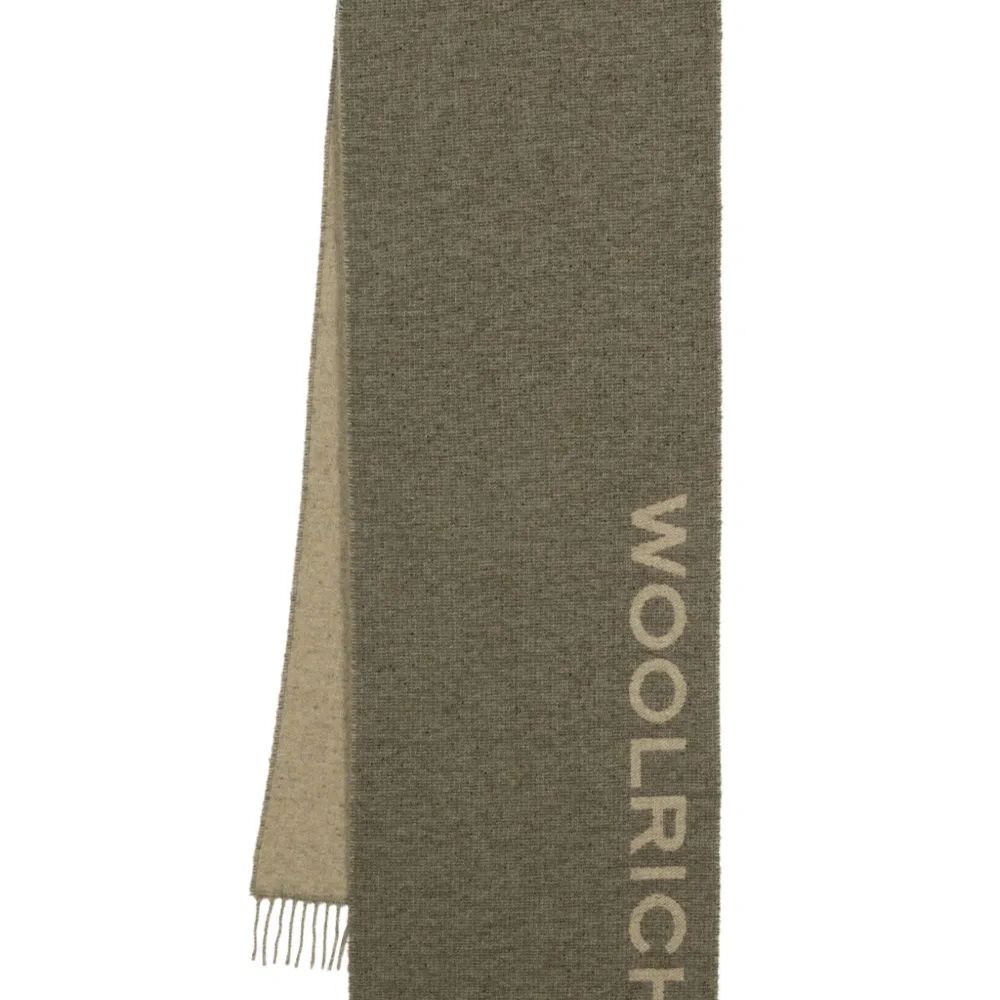 Кейп с бахромой и логотипом