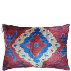 Бархатная подушка с принтом икат