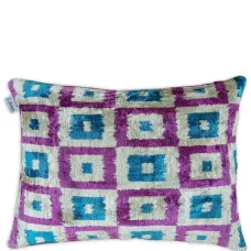 Бархатная подушка с геометричным принтом