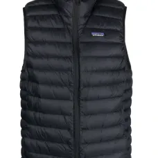 Дутый жилет с нашивкой-логотипом