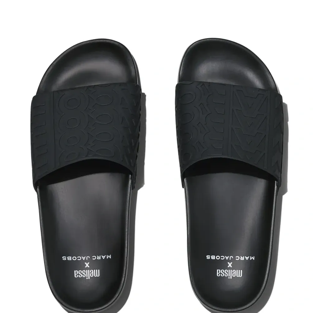 Шлепанцы с логотипом из коллаборации с Melissa