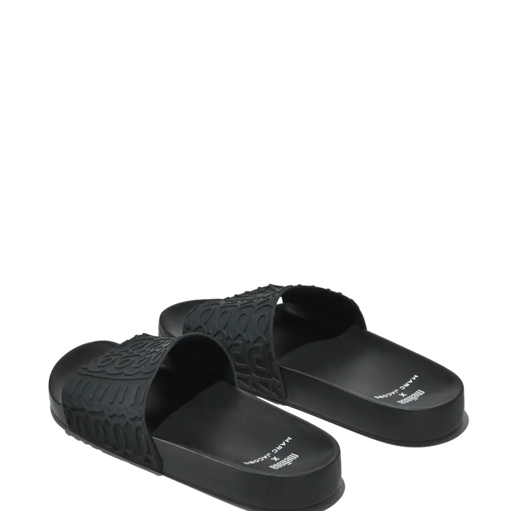 Шлепанцы с логотипом из коллаборации с Melissa