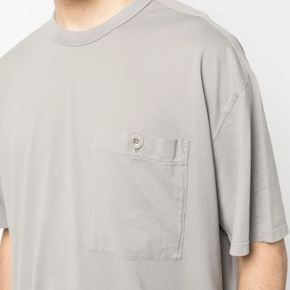 Футболка с нашивкой-логотипом