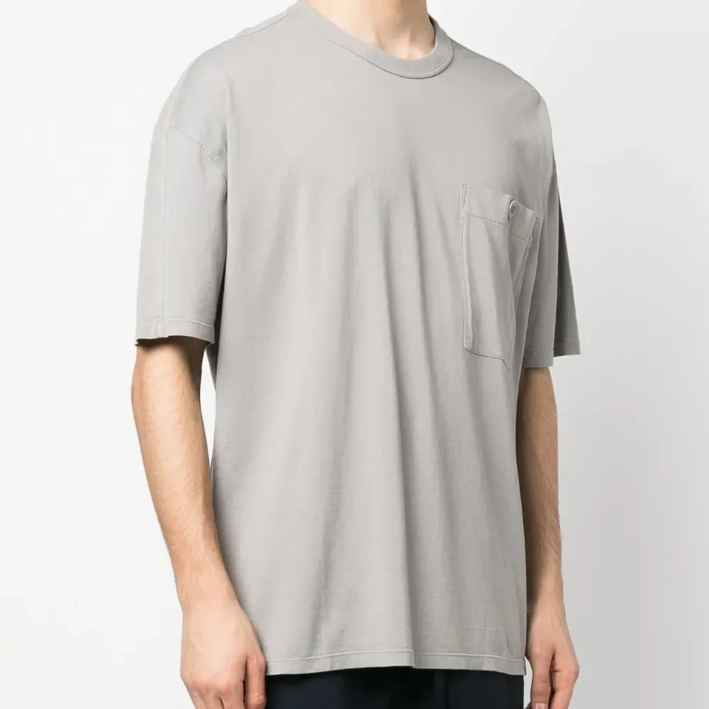 Футболка с нашивкой-логотипом