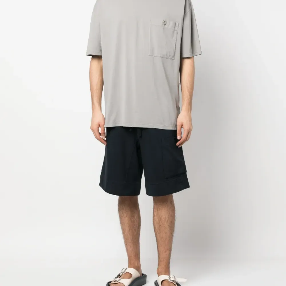 Футболка с нашивкой-логотипом