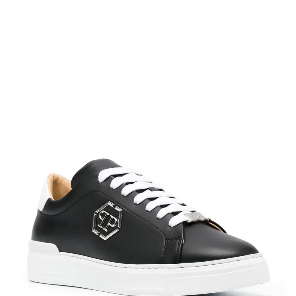 Кеды с логотипом