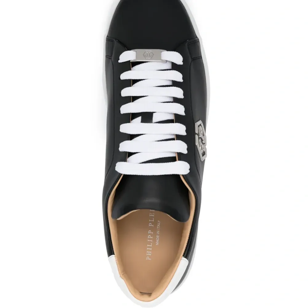 Кеды с логотипом