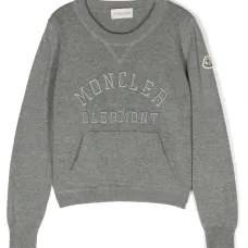 Джемпер с вышитым логотипом