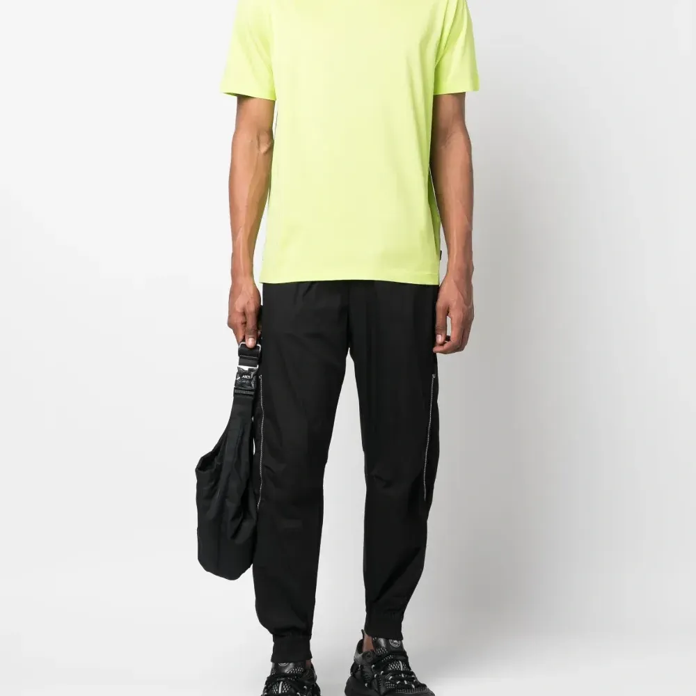 Футболка с логотипом