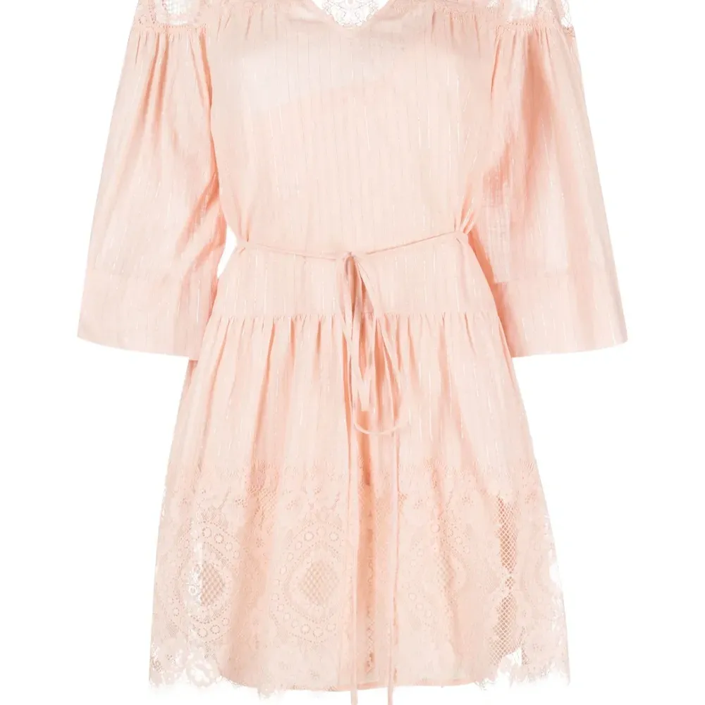 Платье с кружевной вставкой