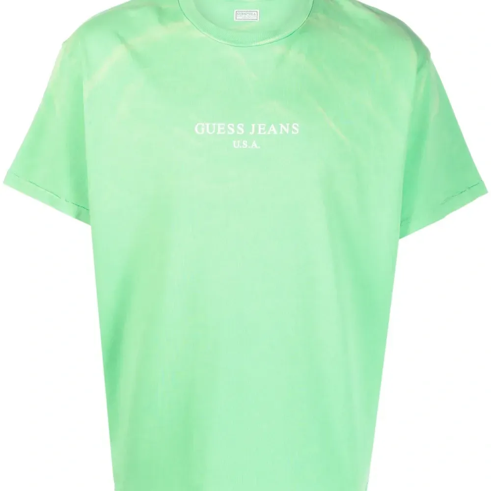 Футболка с логотипом