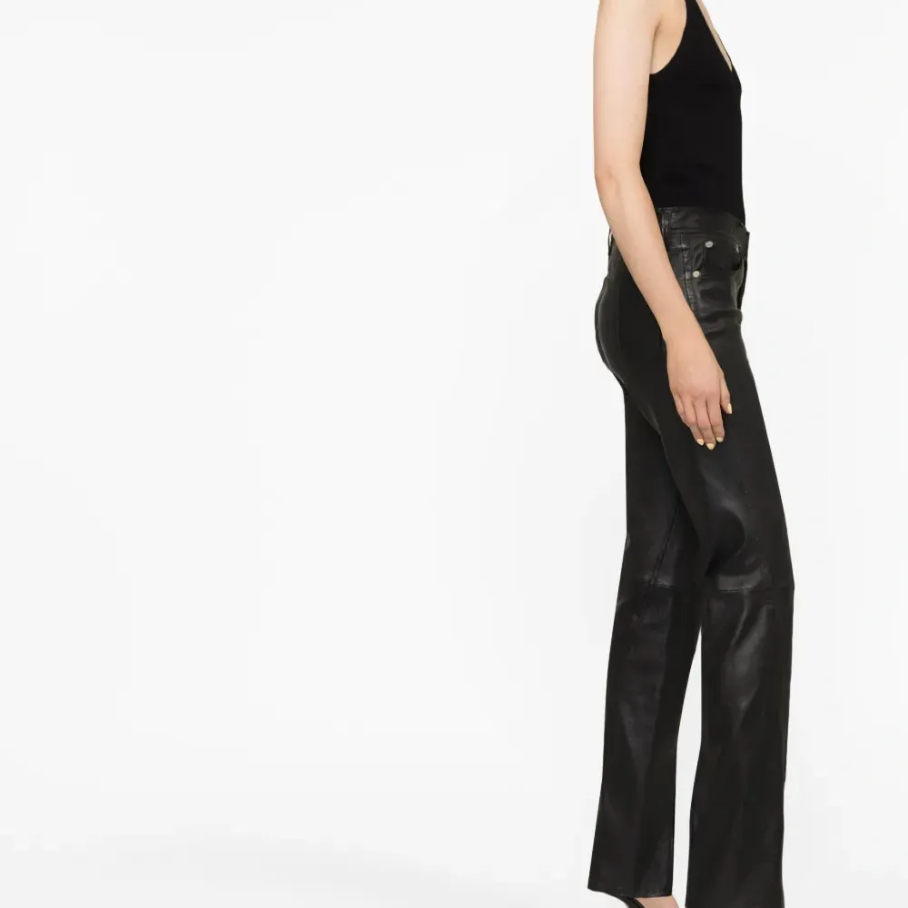 Топ с U-образным вырезом