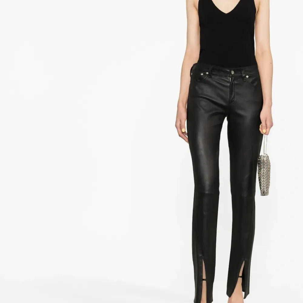 Топ с U-образным вырезом