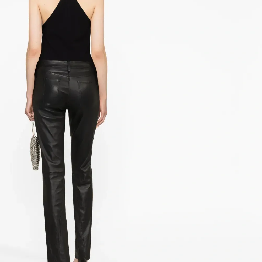 Топ с U-образным вырезом