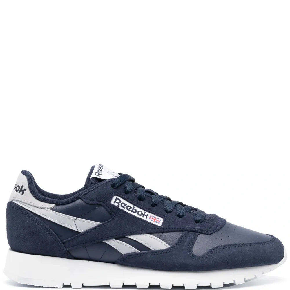 Кроссовки с нашивкой-логотипом