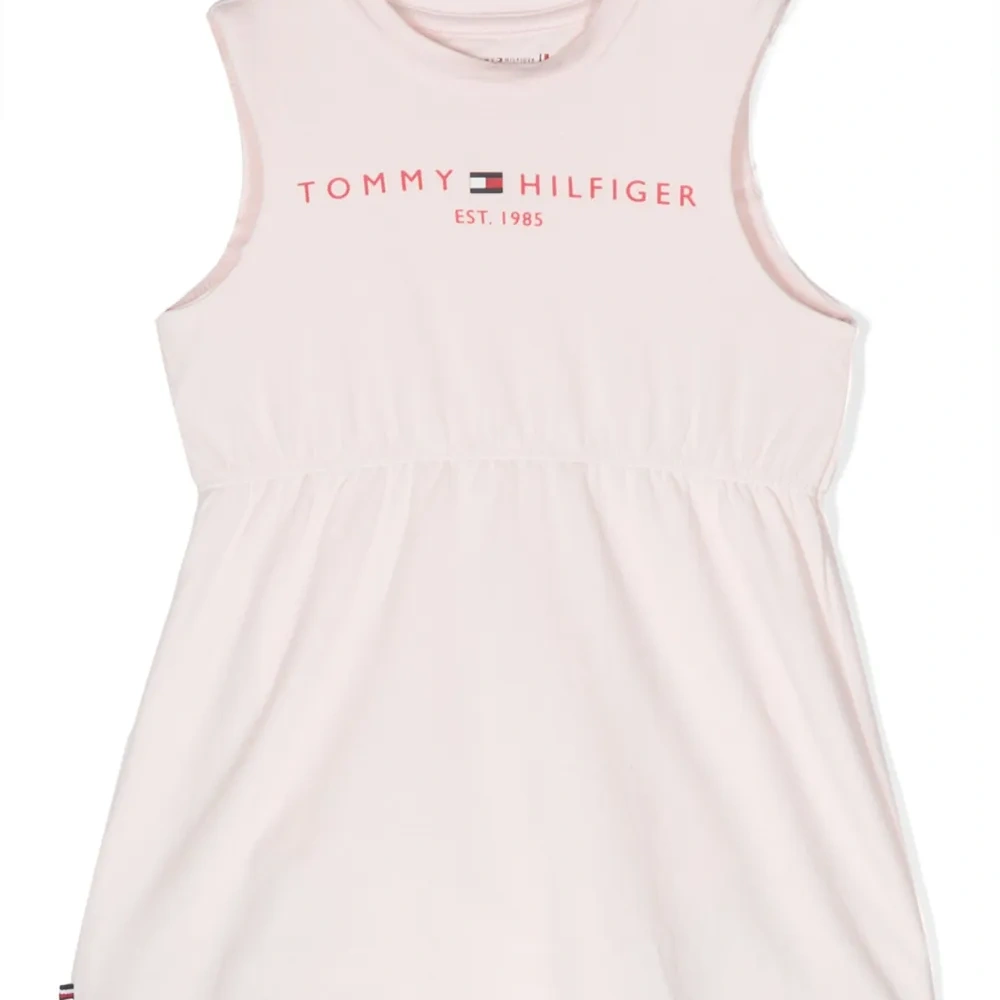 Платье без рукавов с логотипом