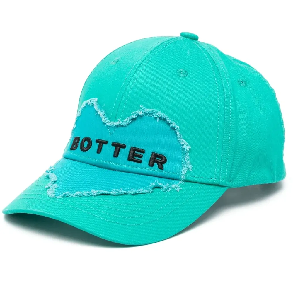 Кепка с нашивкой-логотипом