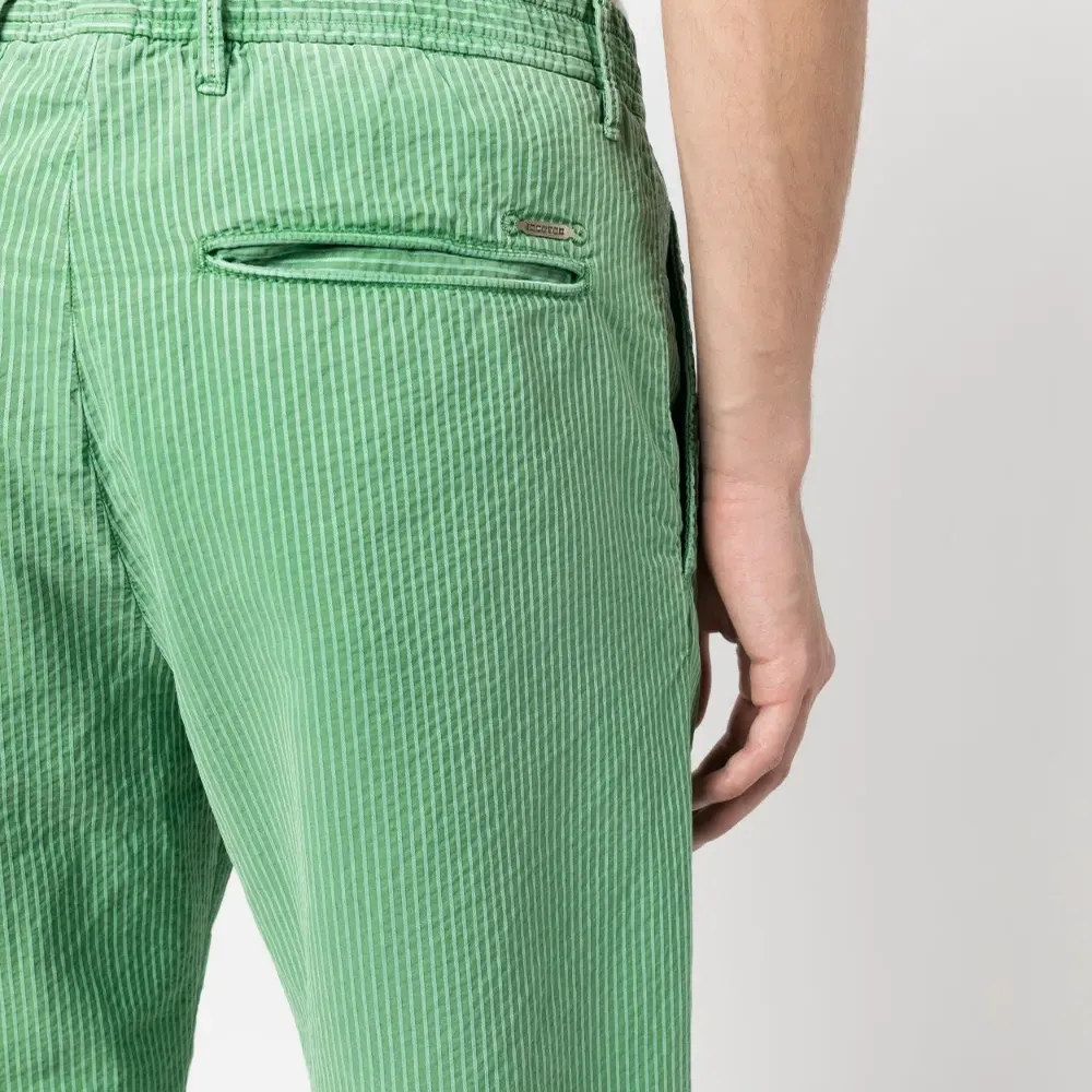 Брюки в тонкую полоску