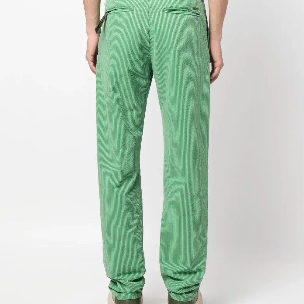 Брюки в тонкую полоску