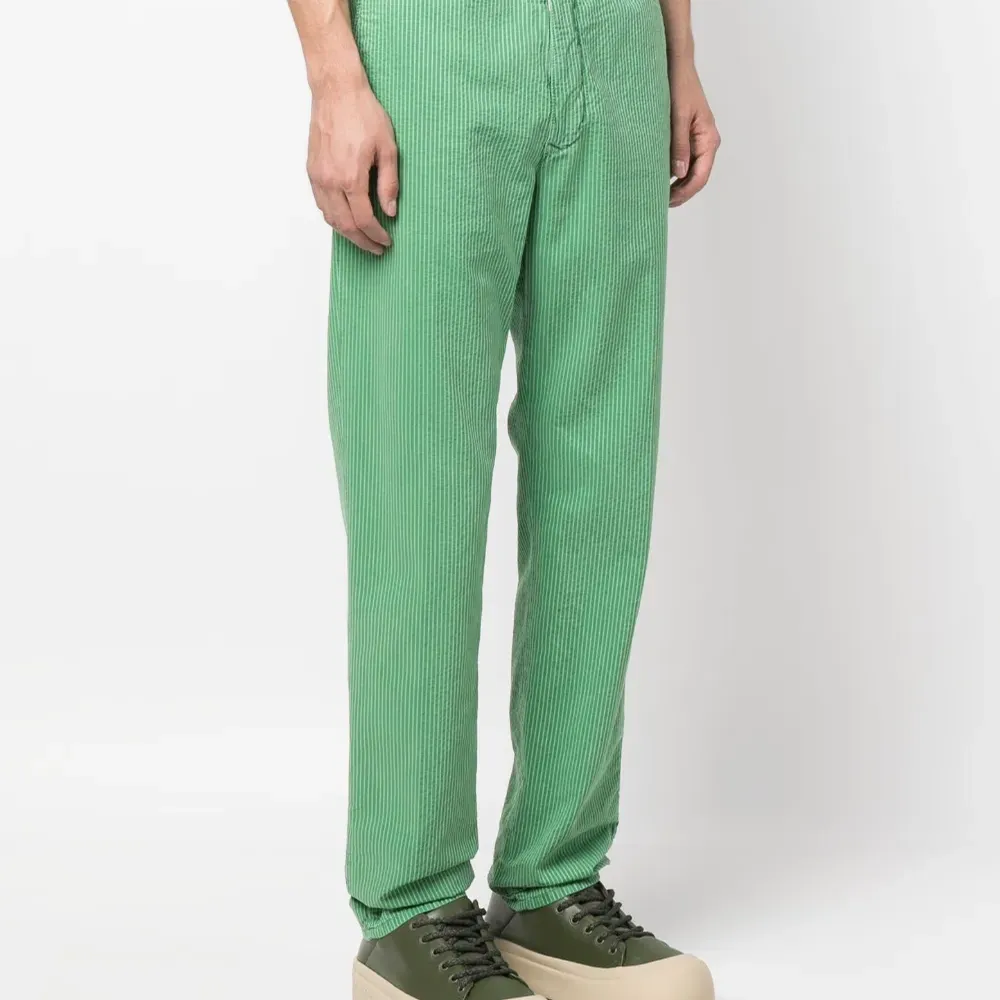 Брюки в тонкую полоску