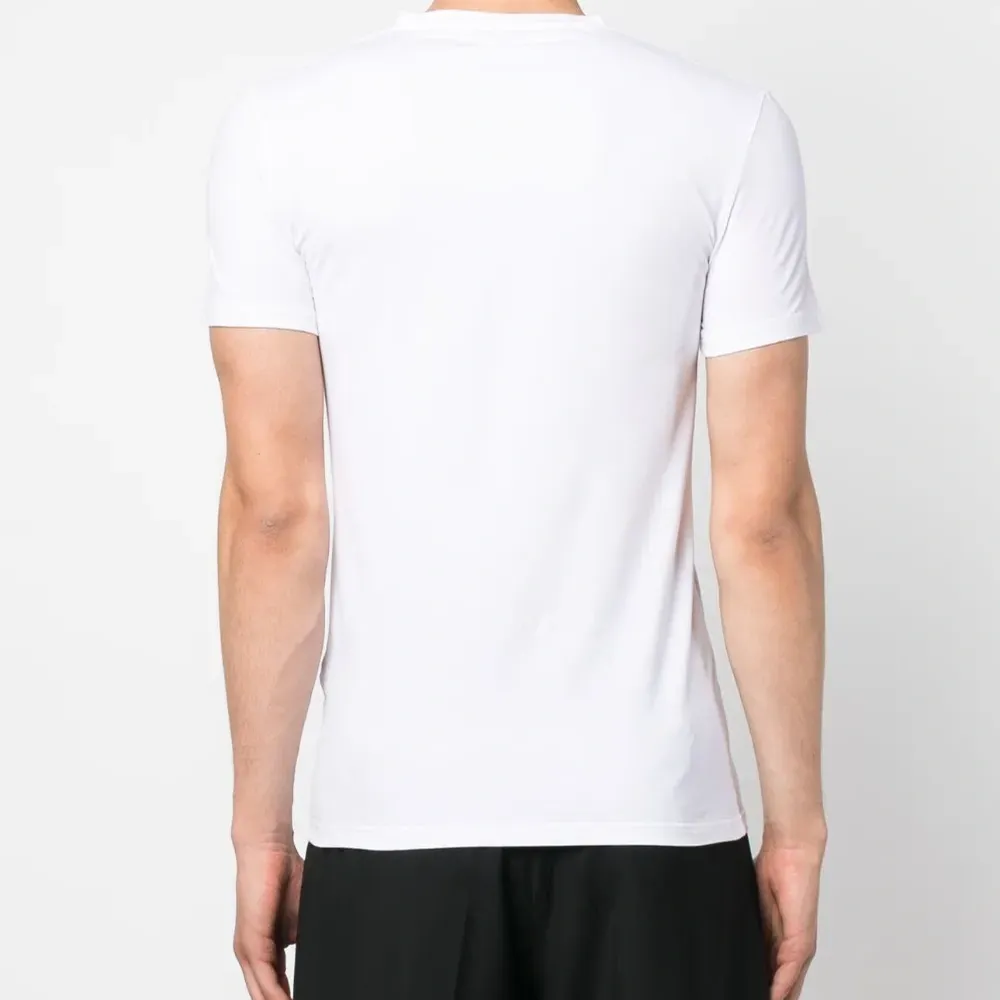 Футболка с V-образным вырезом