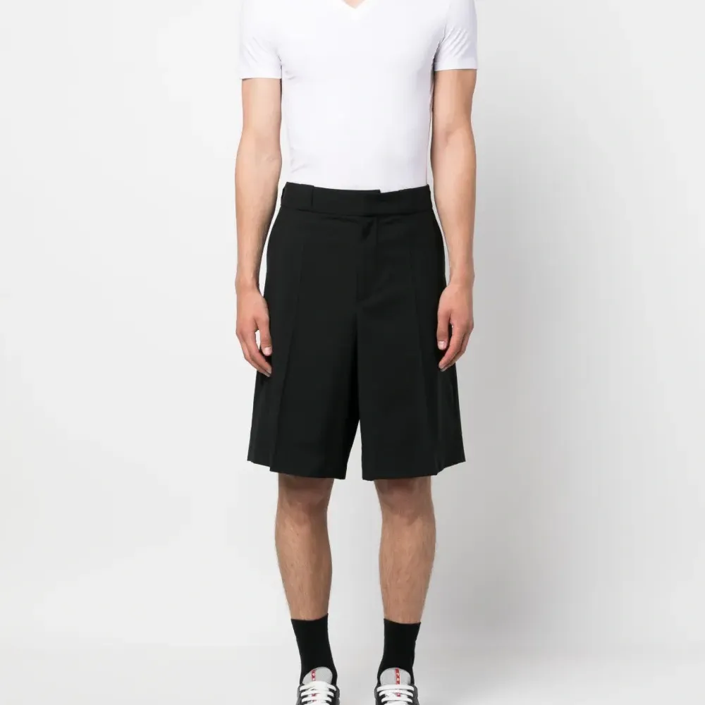 Футболка с V-образным вырезом