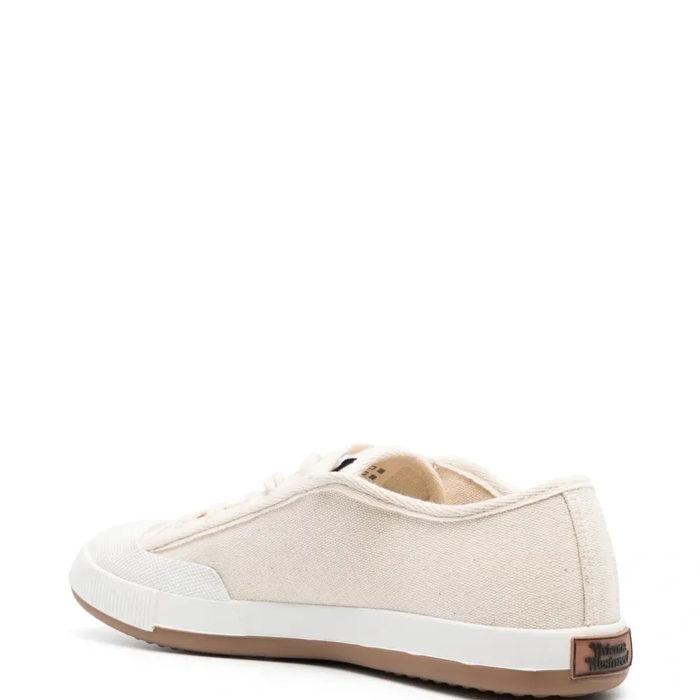 Кроссовки с логотипом