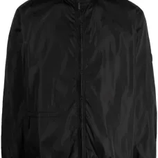 Легкая куртка с высоким воротником