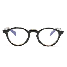 Очки в оправе черепаховой расцветки Очки в оправе черепаховой расцветки