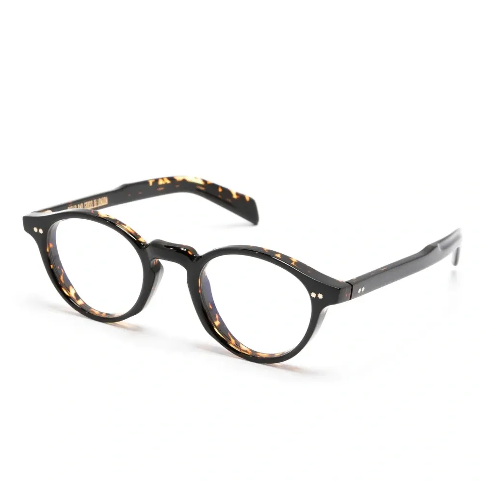 Очки в оправе черепаховой расцветки