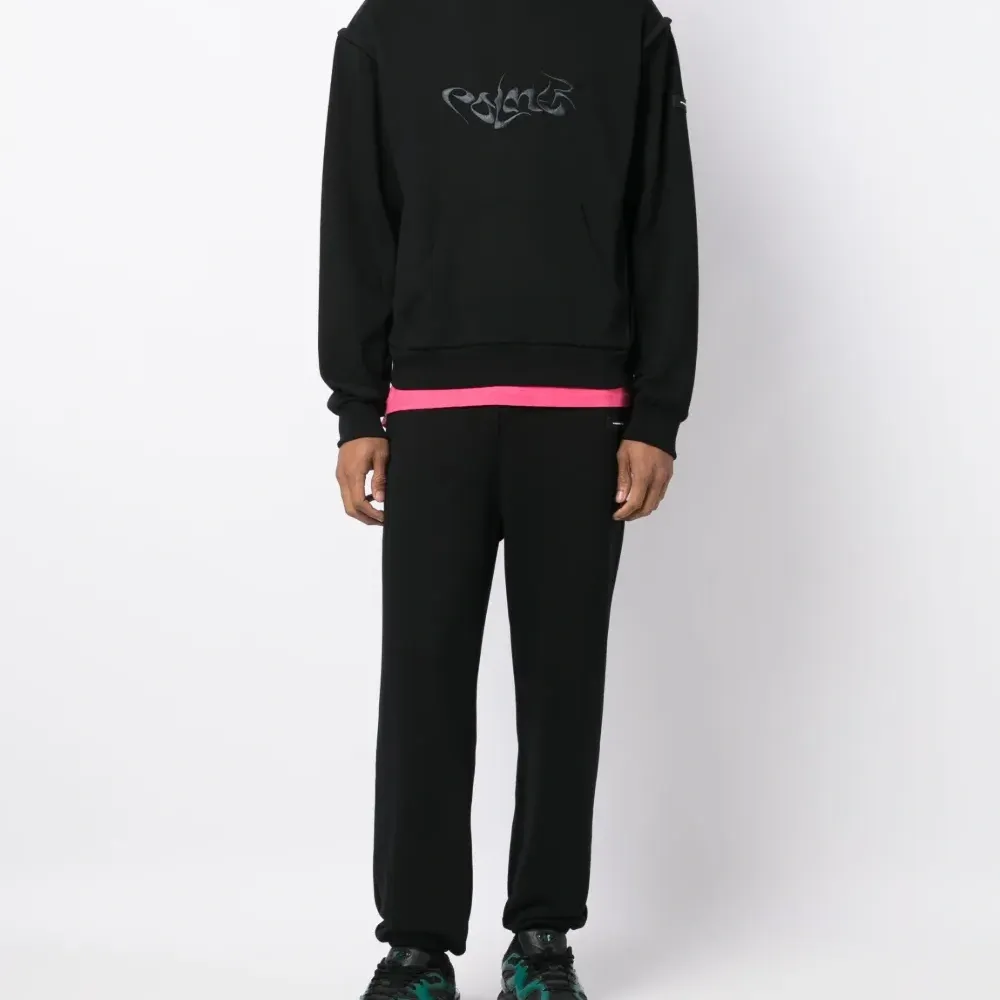 Спортивные брюки с вышитым логотипом