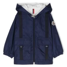 Куртка с капюшоном и нашивкой-логотипом