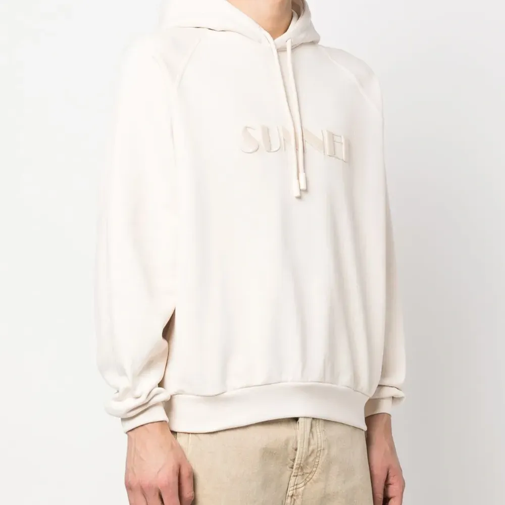 Худи с вышитым логотипом