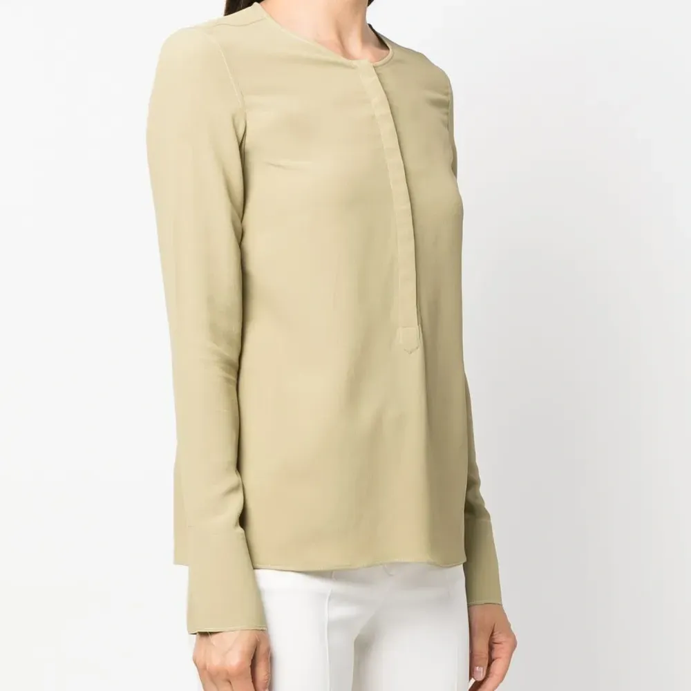 Блузка с длинными рукавами