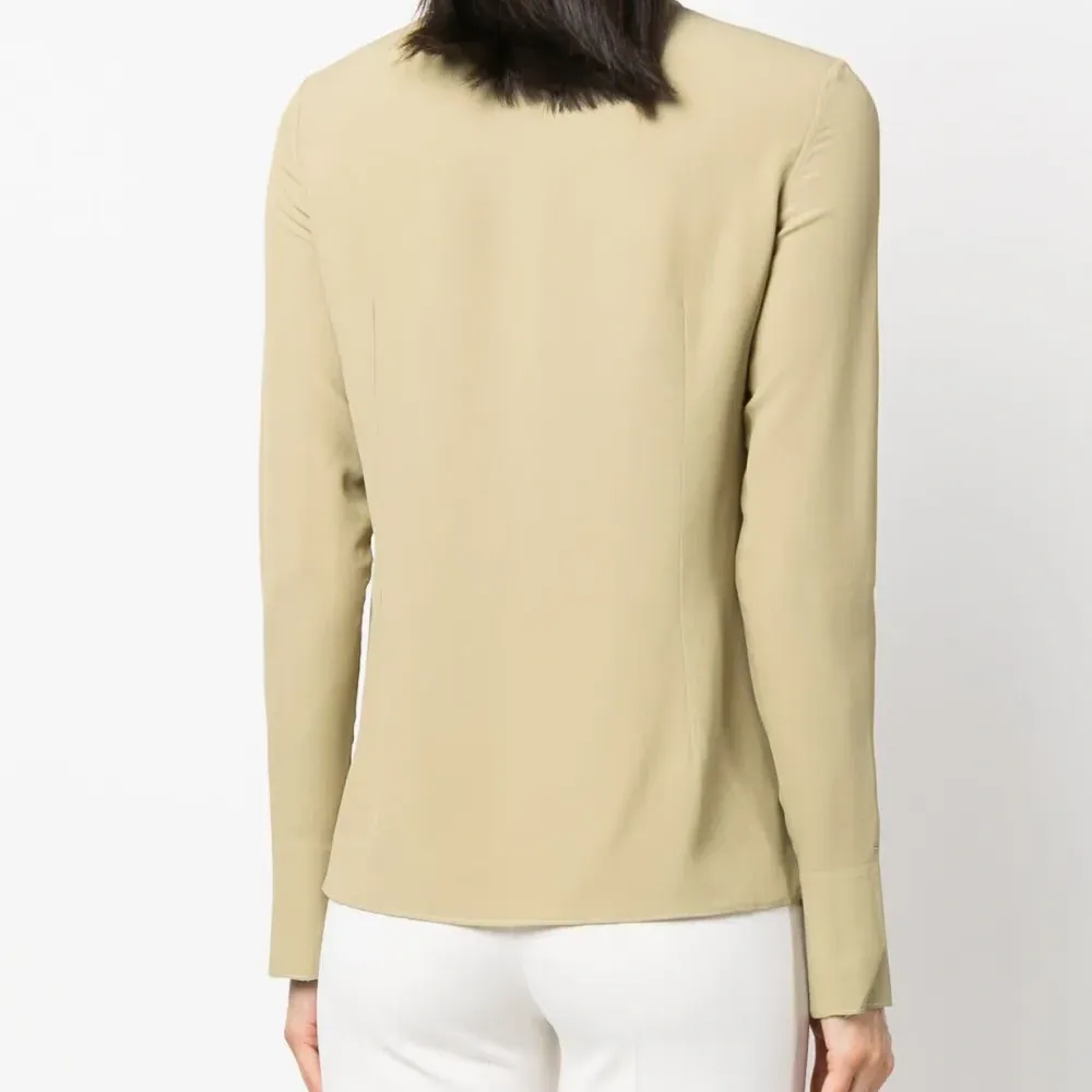 Блузка с длинными рукавами