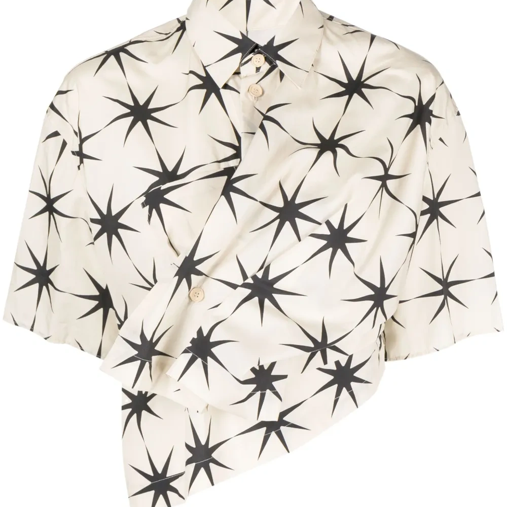 укороченная рубашка с короткими рукавами