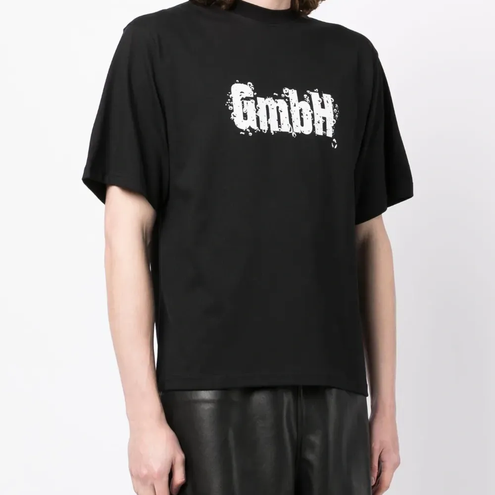 Футболка с логотипом