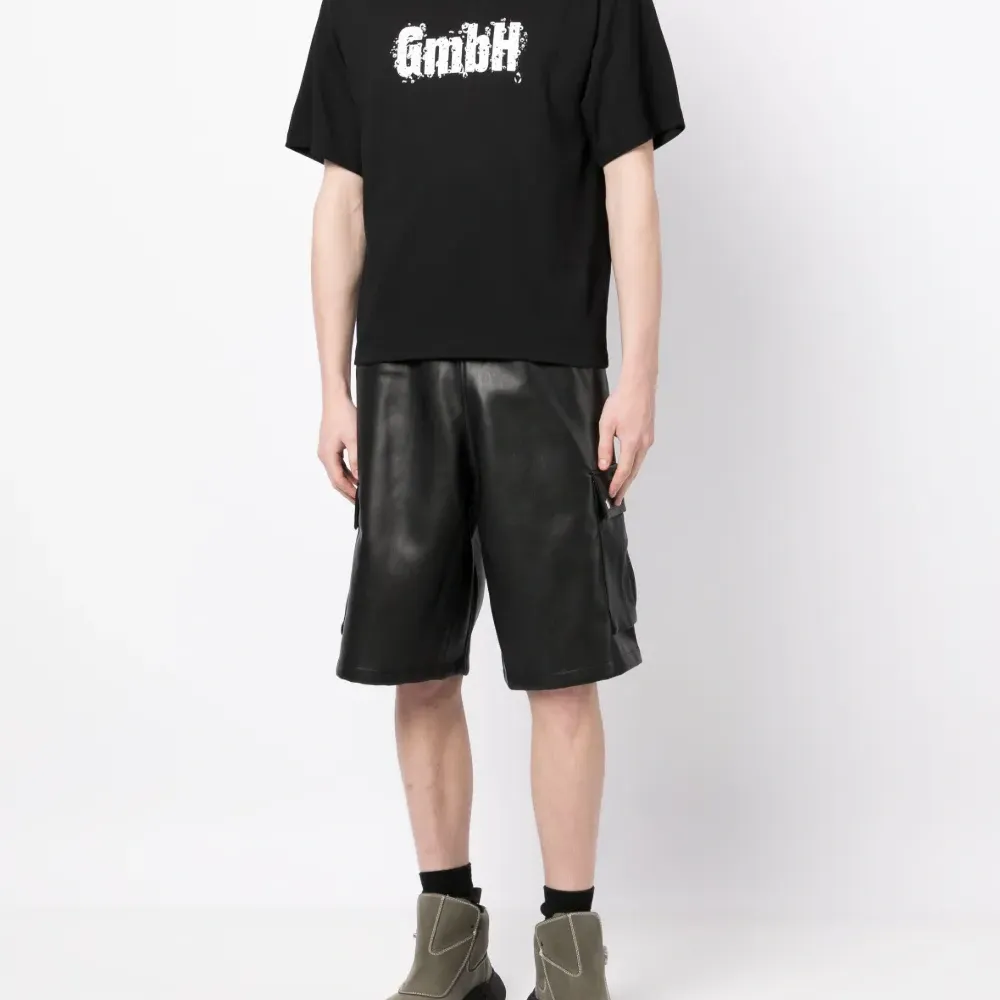 Футболка с логотипом