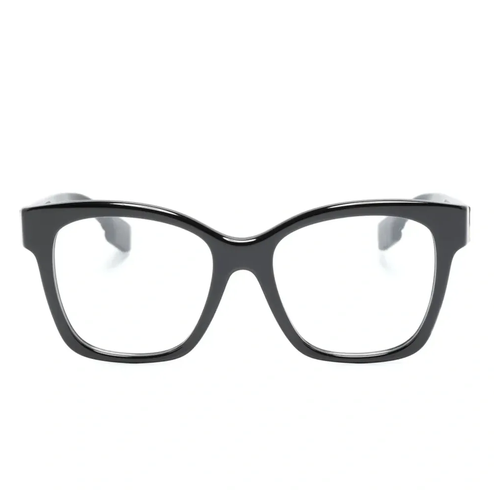 Очки в квадратной оправе