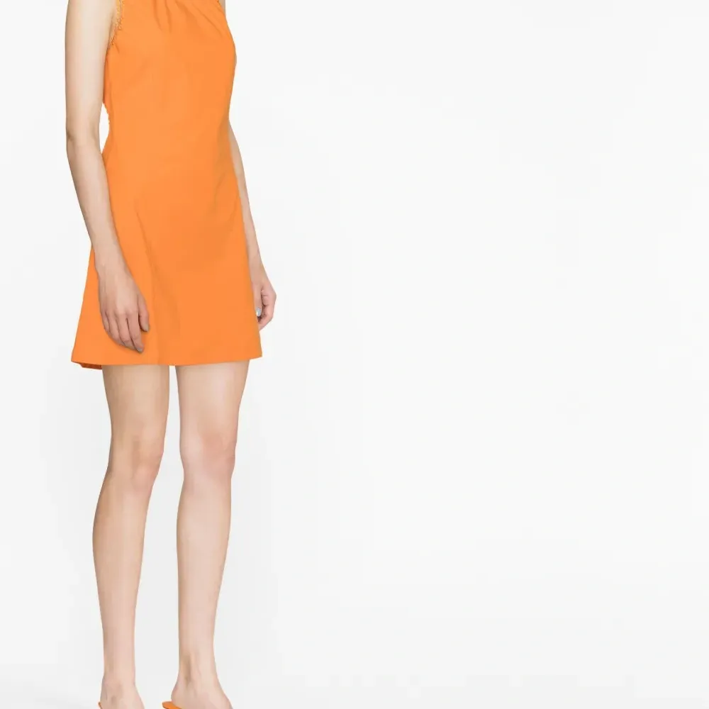 Платье мини без рукавов