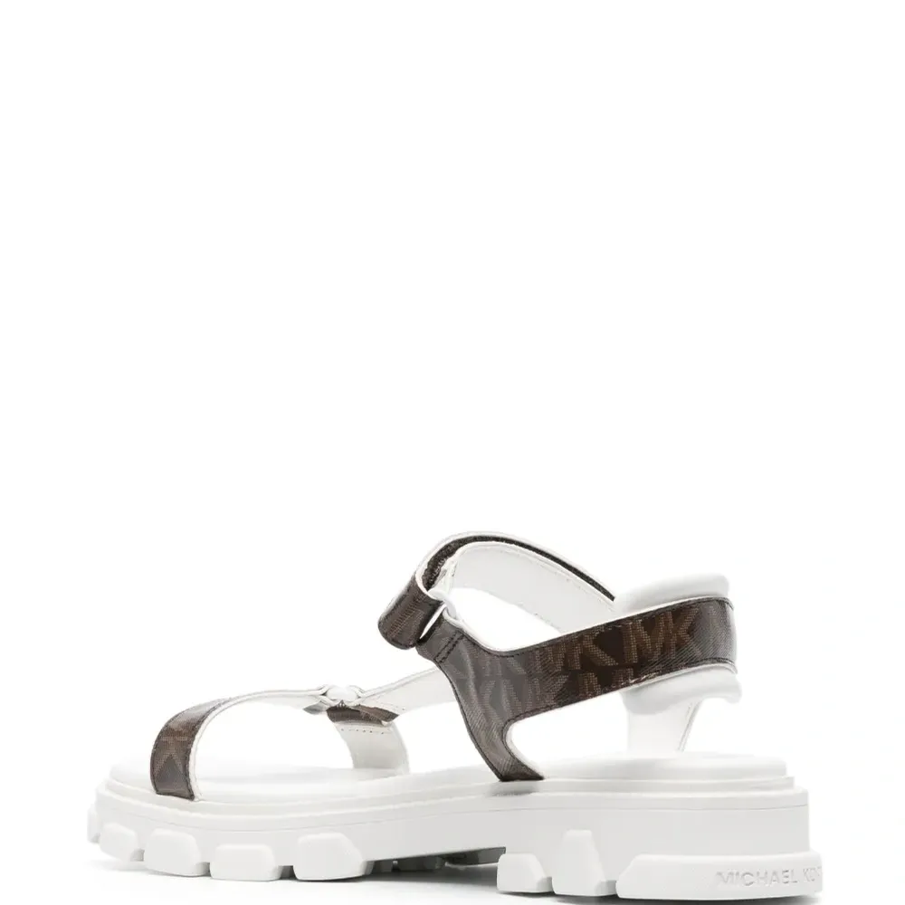 Сандалии с монограммой