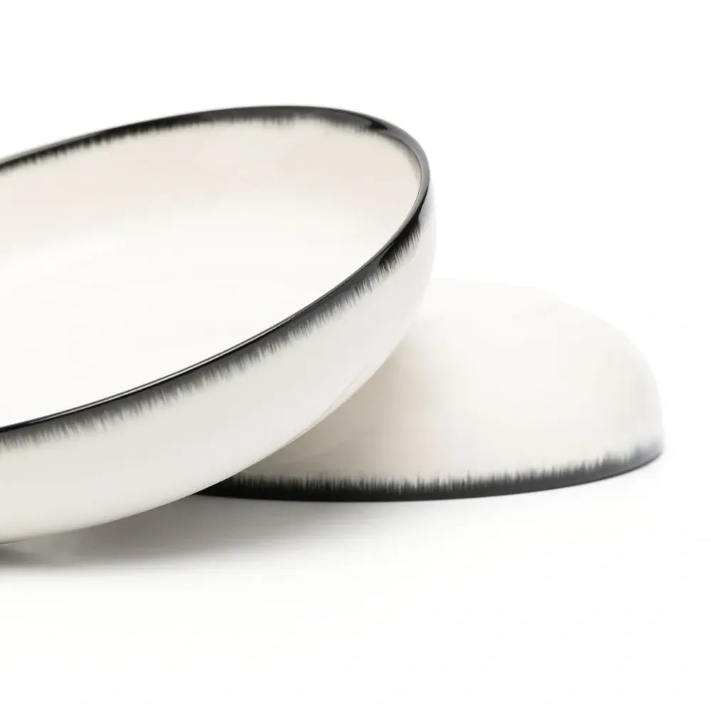 Набор из двух фарфоровых тарелок