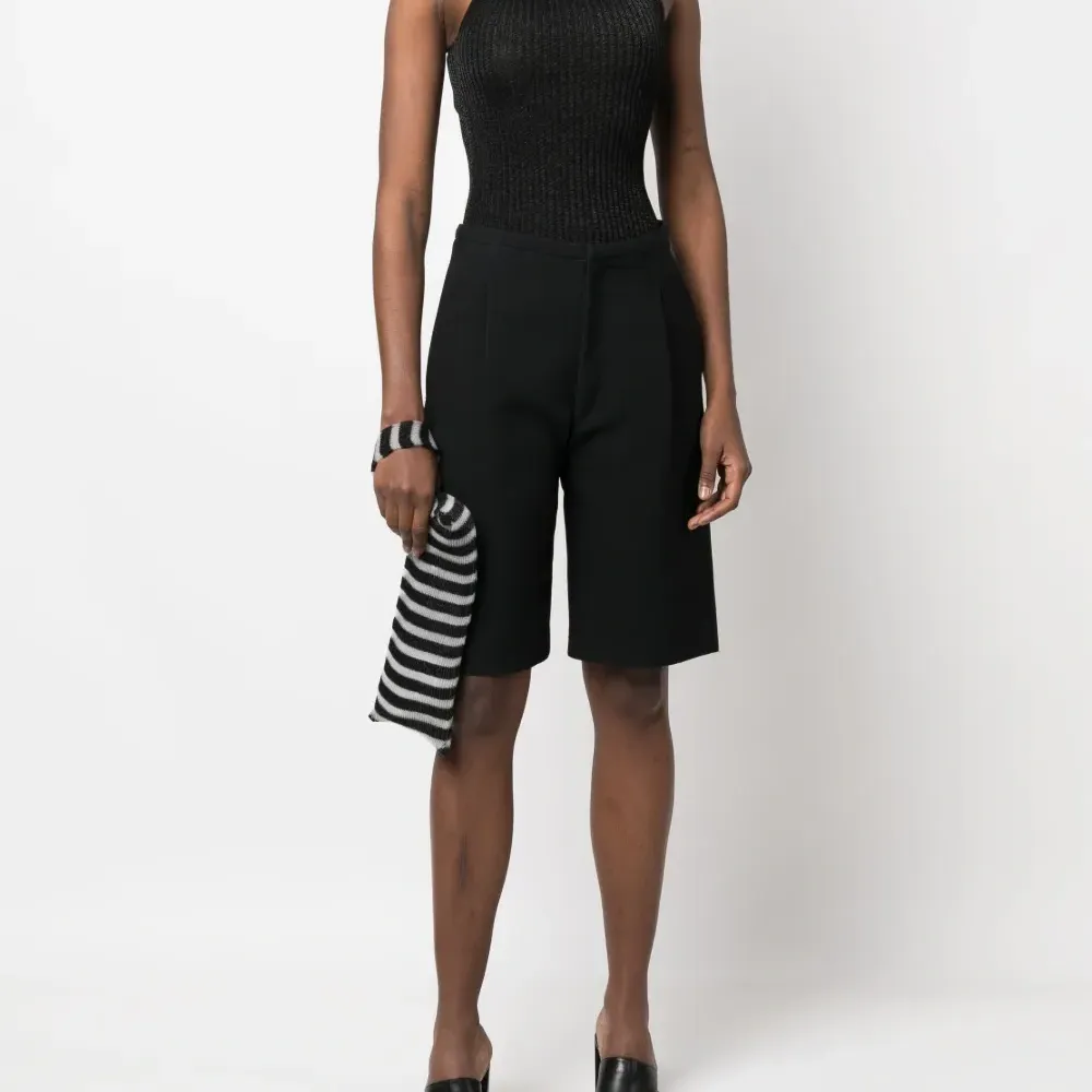 Топ Emma с высоким воротником