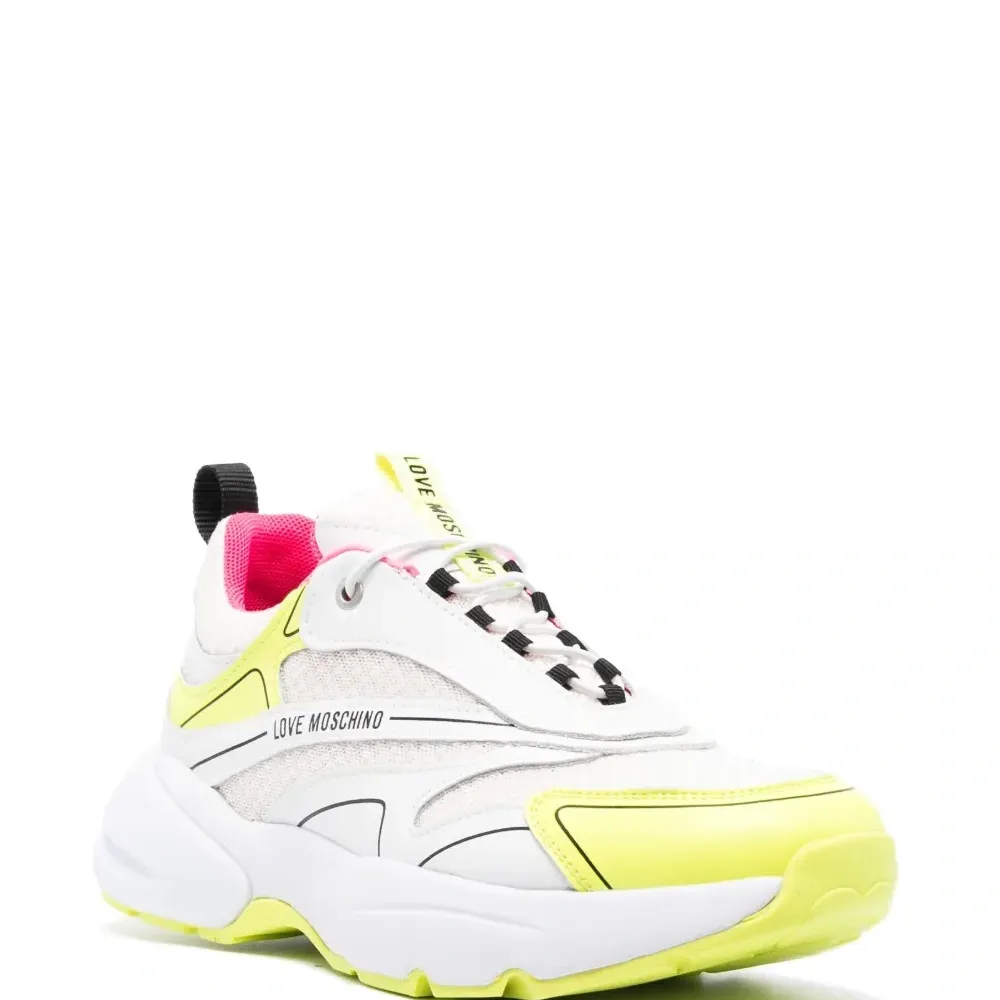 Кроссовки с сетчатыми вставками и логотипом