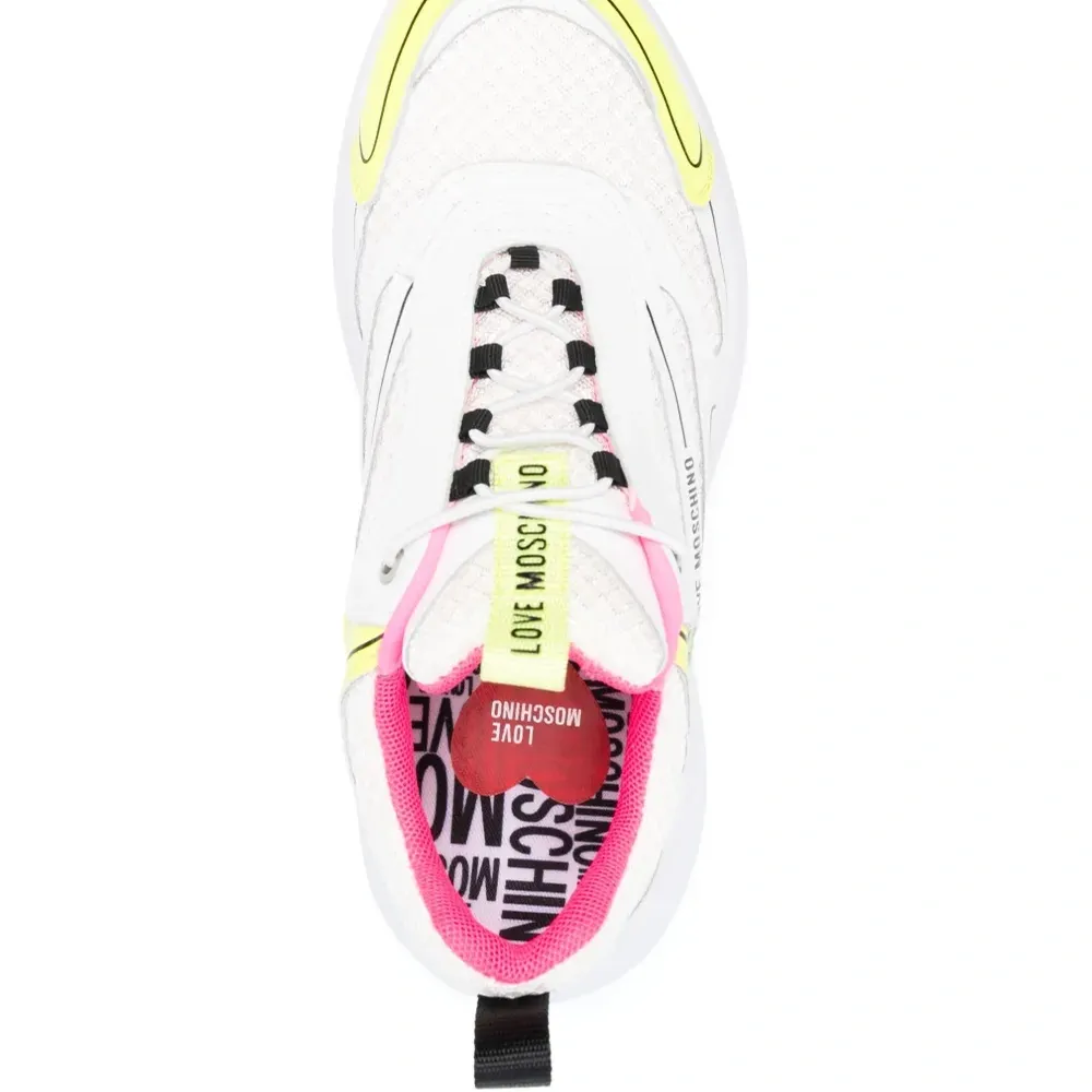 Кроссовки с сетчатыми вставками и логотипом