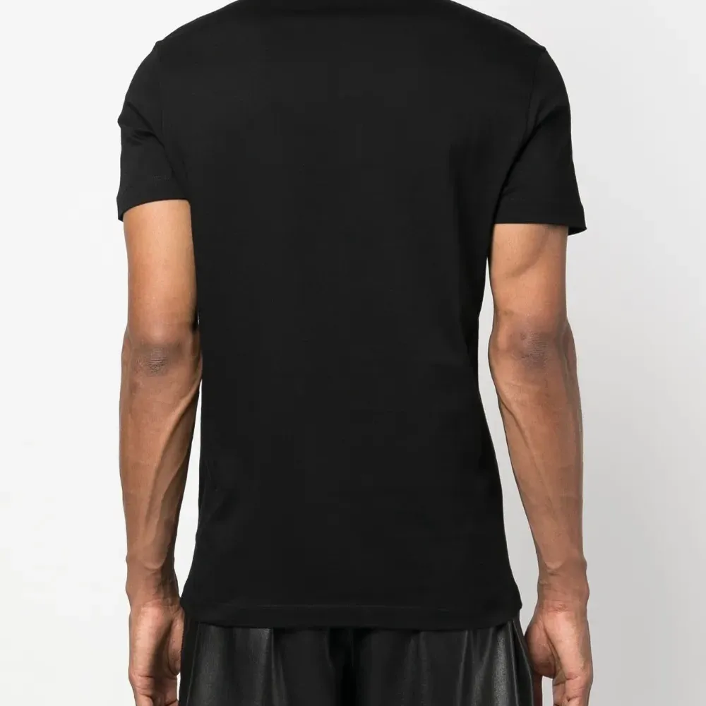 Футболка с вышитым логотипом