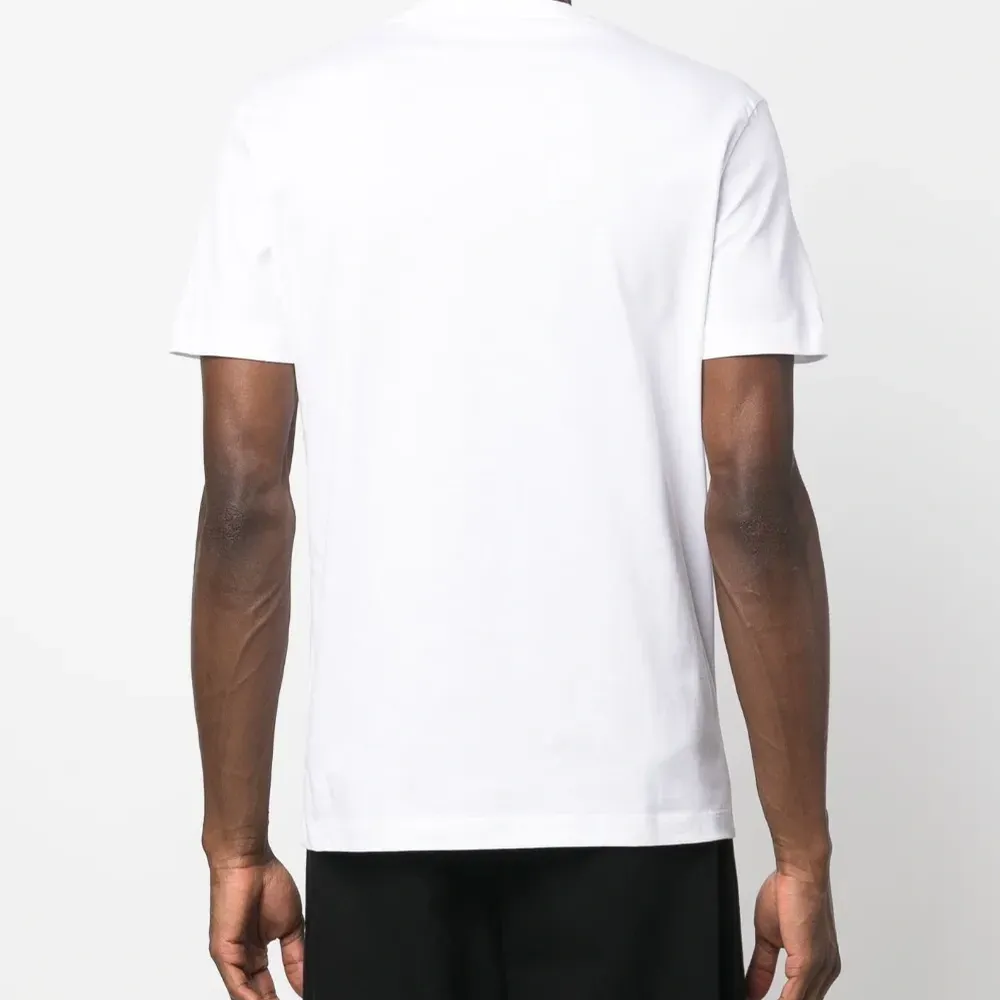 Футболка с вышитым логотипом