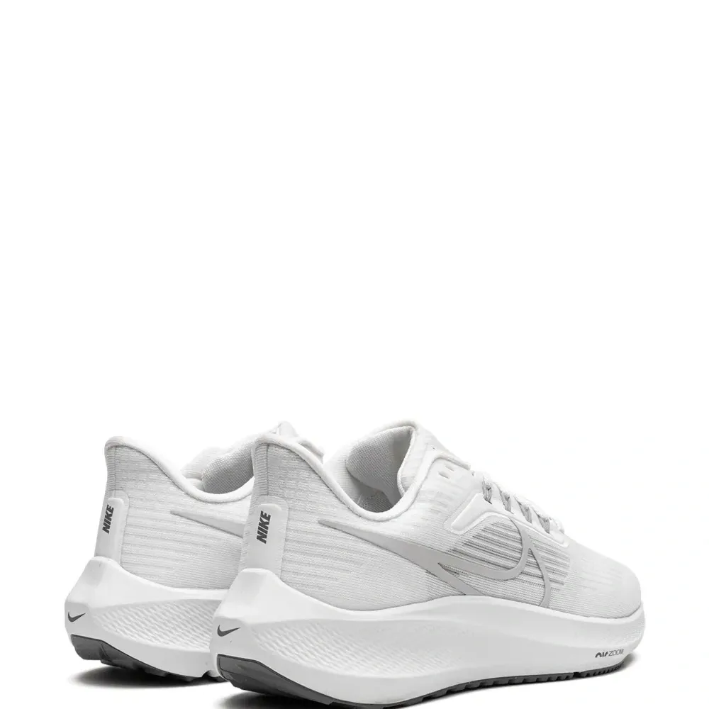 Кроссовки Pegasus 39