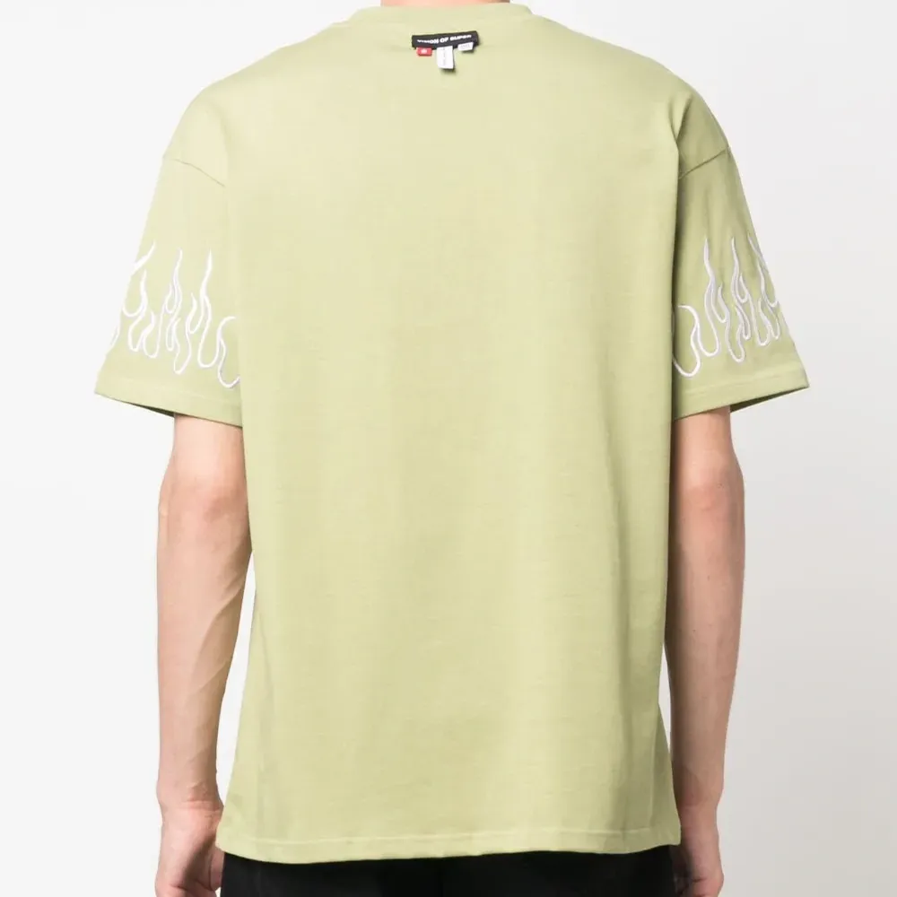 Футболка с вышивкой