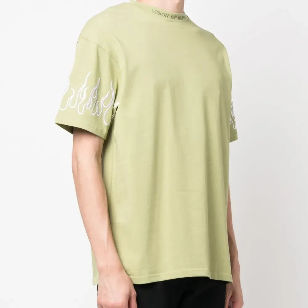 Футболка с вышивкой